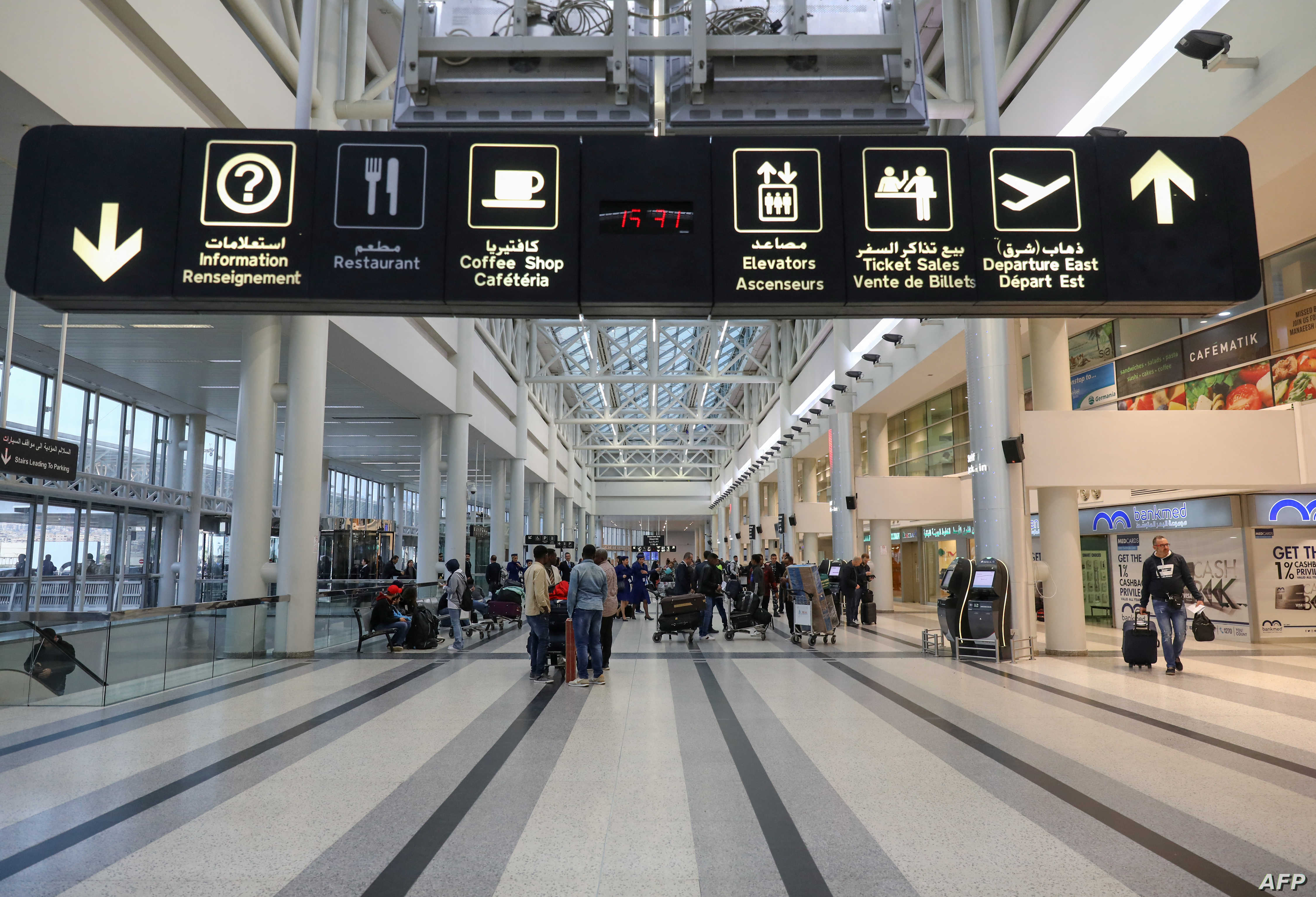 بين الحق في الحصول على "باسبور" وعدم القدرة على تلبية الطلبات لبنانيون ينتظرون الجوازات والمعجزات