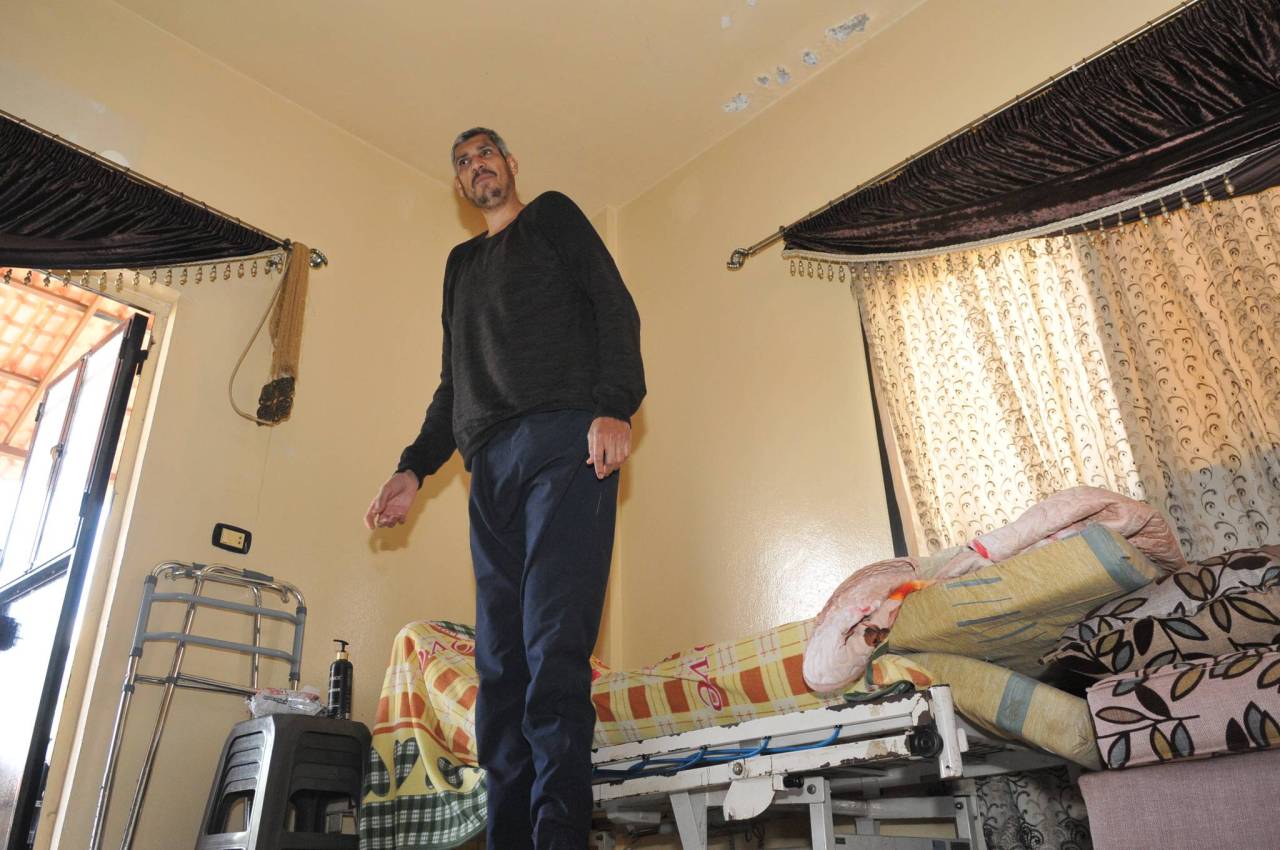 مصطفى إبراهيم الأطول في لبنان بمترين و35 سنتمتراً "يشبّهونني بعمود التوتر وبدّي عيش متل كل الناس"