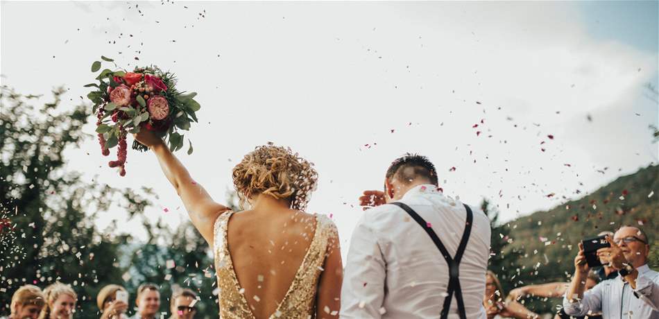 بين الورد الإصطناعي و الحفلات المصغرة .. الأزمة المالية تغير تقاليد الزفاف في لبنان