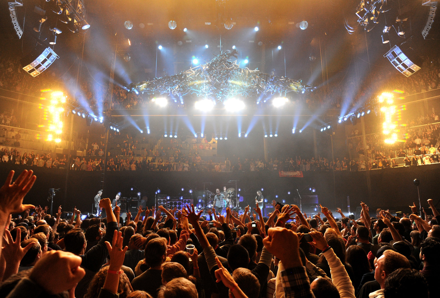 بين القاهرة بيروت و دبي ... هذه أبرز حفلات النجوم العرب ليلة رأس السنة