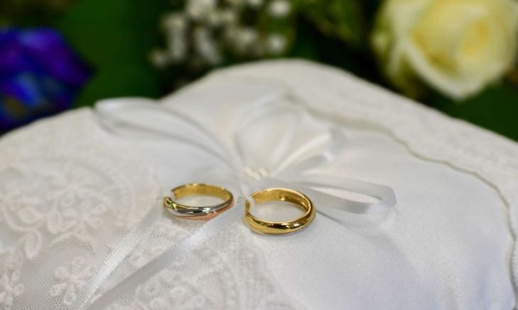 فنان لبناني شهير يتزوج مدنيا في قبرص