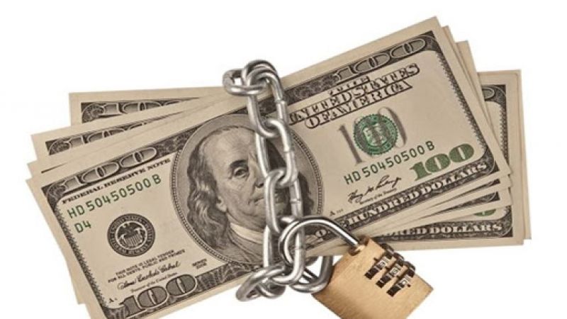 بين من يرى أنه لا فائدة منه ومن يعتبره ممراً إلزامياً .. الكابيتال كونترول ما زال عالقا في شباك الأزمة اللبنانية