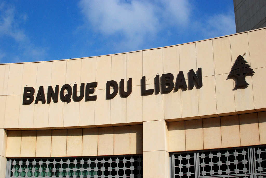 مخاوف من حرمان المواطن العادي من الملاذات الآمنة .. منصة صيرفة أسرع طريق لـوهم ربح الدولار في لبنان