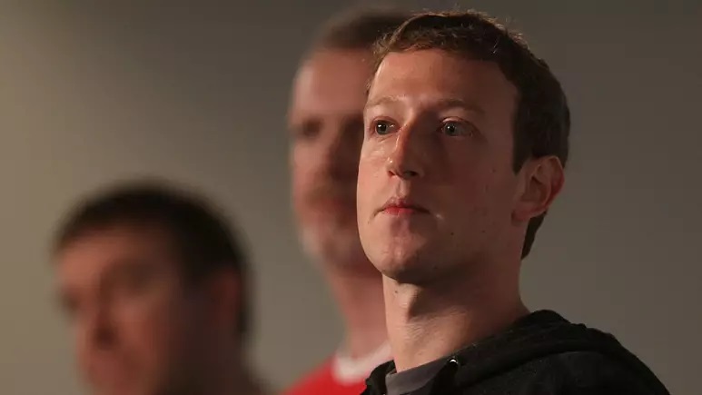 هل باتت ثروة مؤسس ميتا في مهب الريح.. مارك زوكربيرغ يفقد 61 بالمائة من أمواله