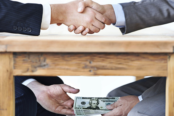 صفقة فساد بمليارات الدولارات.. قرار عراقي بمنع تحويل أموال من لبنان