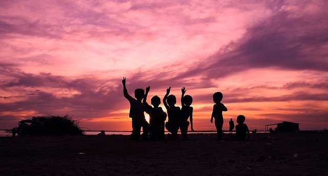 في ظاهرة غريبة ... ارتفاع مقلق و متزيد في أعداد " اصحاب القامة القصيرة " بين الأطفال في لبنان