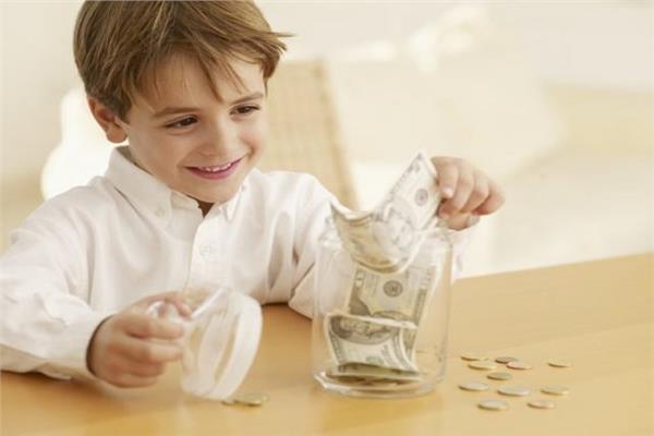 العيدية .. عادة متوارثة تندثر مع الأزمة الاقتصادية في لبنان