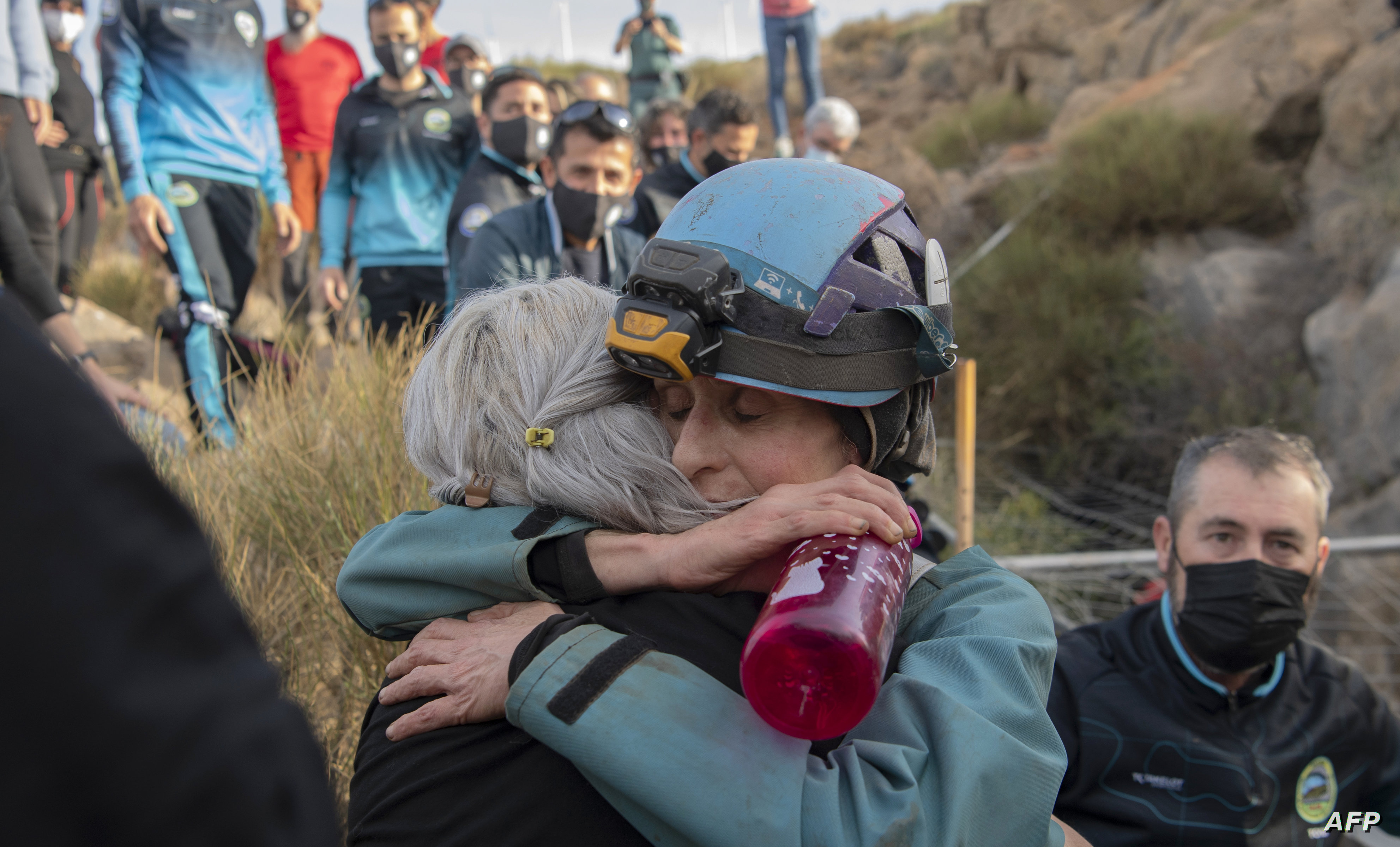 قضت 500 يوم في كهف تحت الأرض.. مغامرة تغادر عزلتها وهذا أول ما طلبته