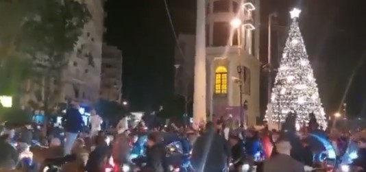 بالفيديو : استفزازات و هتافات حزبية في الأشرفية.. الاهالي يتصدون و القوى الامنية تفض الإشكال