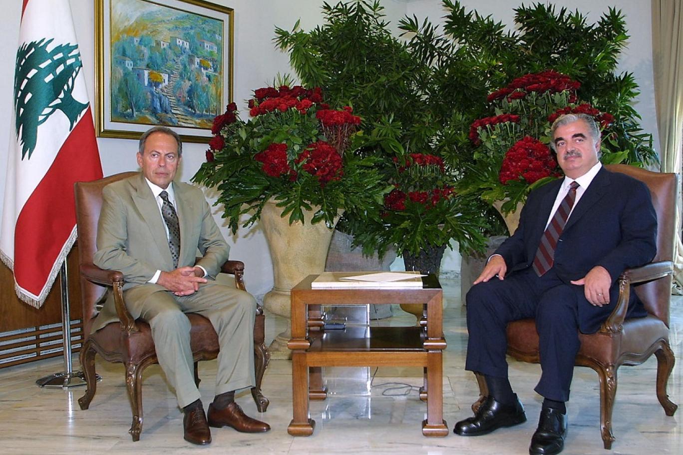 وثائق بريطانية سرية تنشرها الشرق الاوسط : لحود أغضب الفرنسيين بـ«تراجعه» عن وعده بنشر الجيش في الجنوب