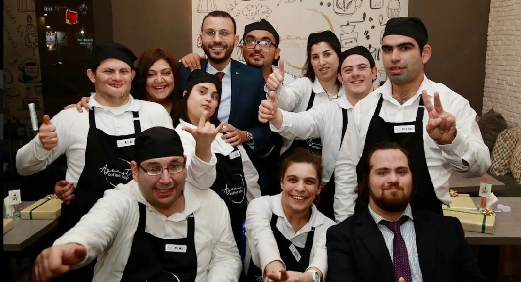 فريد من نوعه في لبنان.. مطعم يتحدى الأزمات بفضل ذوي الاحتياجات الخاصة