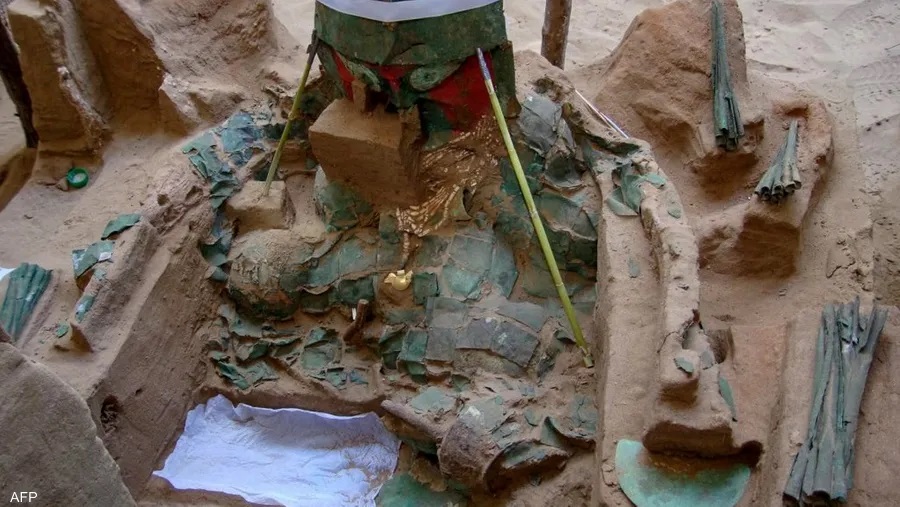 بالصور.. هذا ما وجد في قبر جراح عاش قبل ألف عام