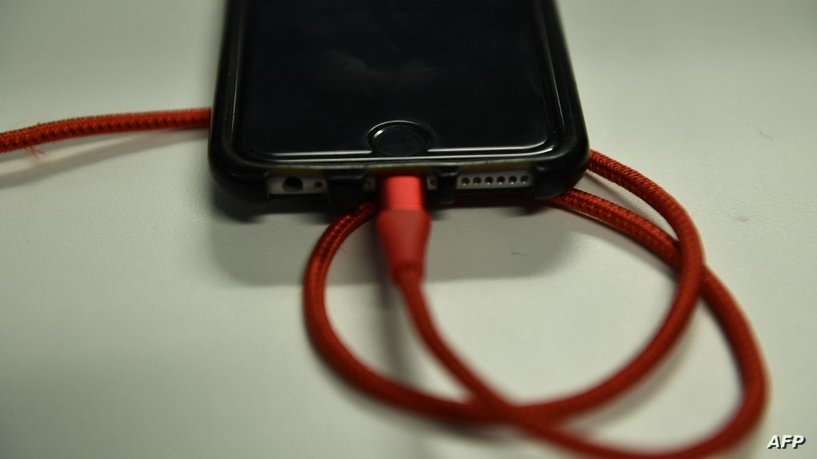 أبل تختبر أول هاتف يشحن بنظام USBC