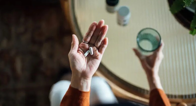 خبراء ينصحون : لا تتناولوا هذه الأدوية في الصباح