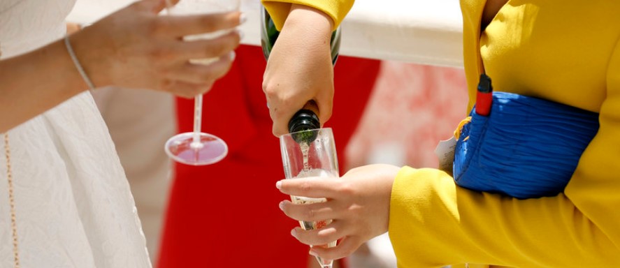 سعرها ليس في نبيذها.. بيع أغلى زجاجة شمبانيا في العالم