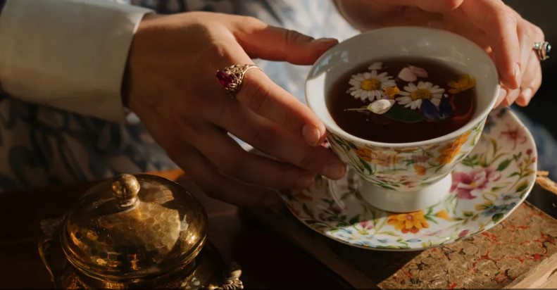 دراسة جديدة : شرب الشاي يطيل العمر