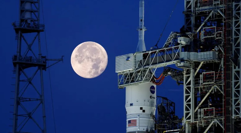 ناسا تختبر صاروخ القمر ... حقق 90% من اهدافه